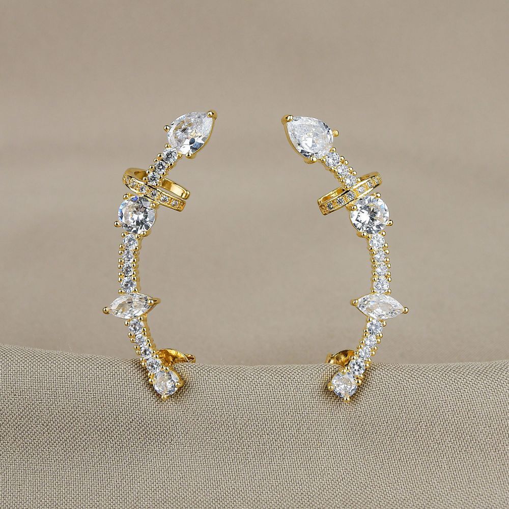 Brinco Dourado Ear Cuff Cravejada com Zircônias Cristais