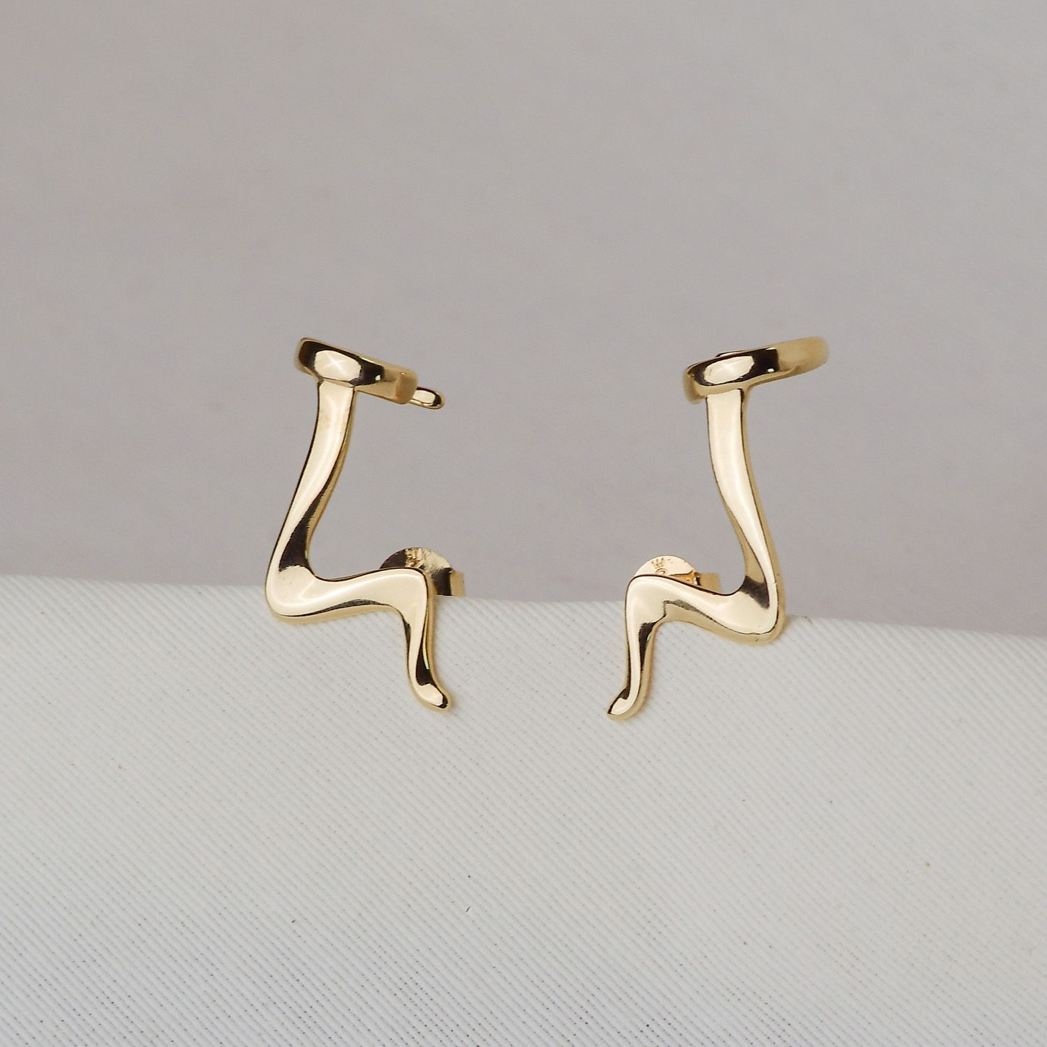 Brinco Dourado Ear Cuff em Metal