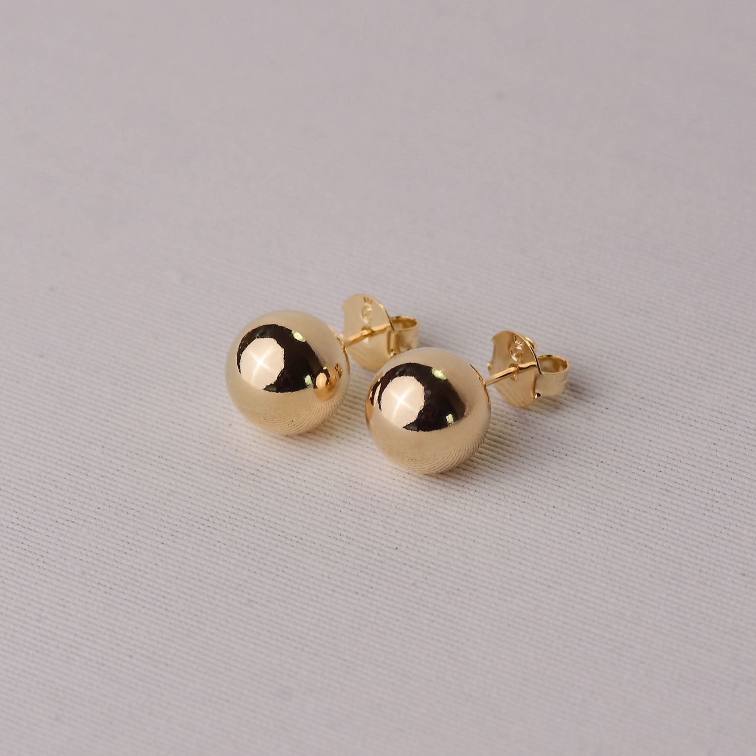 Brinco Dourado Esfera 12mm em Metal