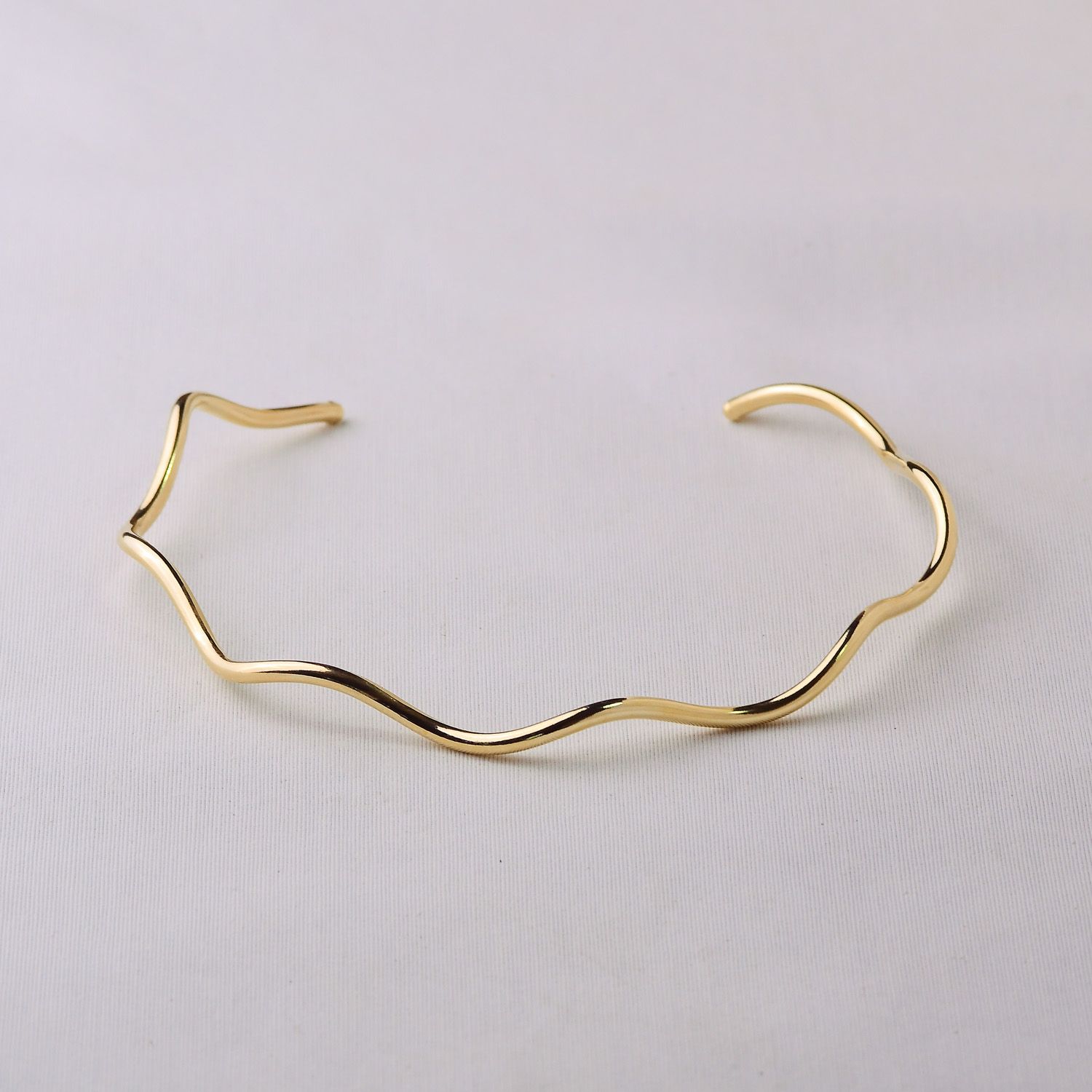 Colar Dourado Choker Aro Ondulado em Metal