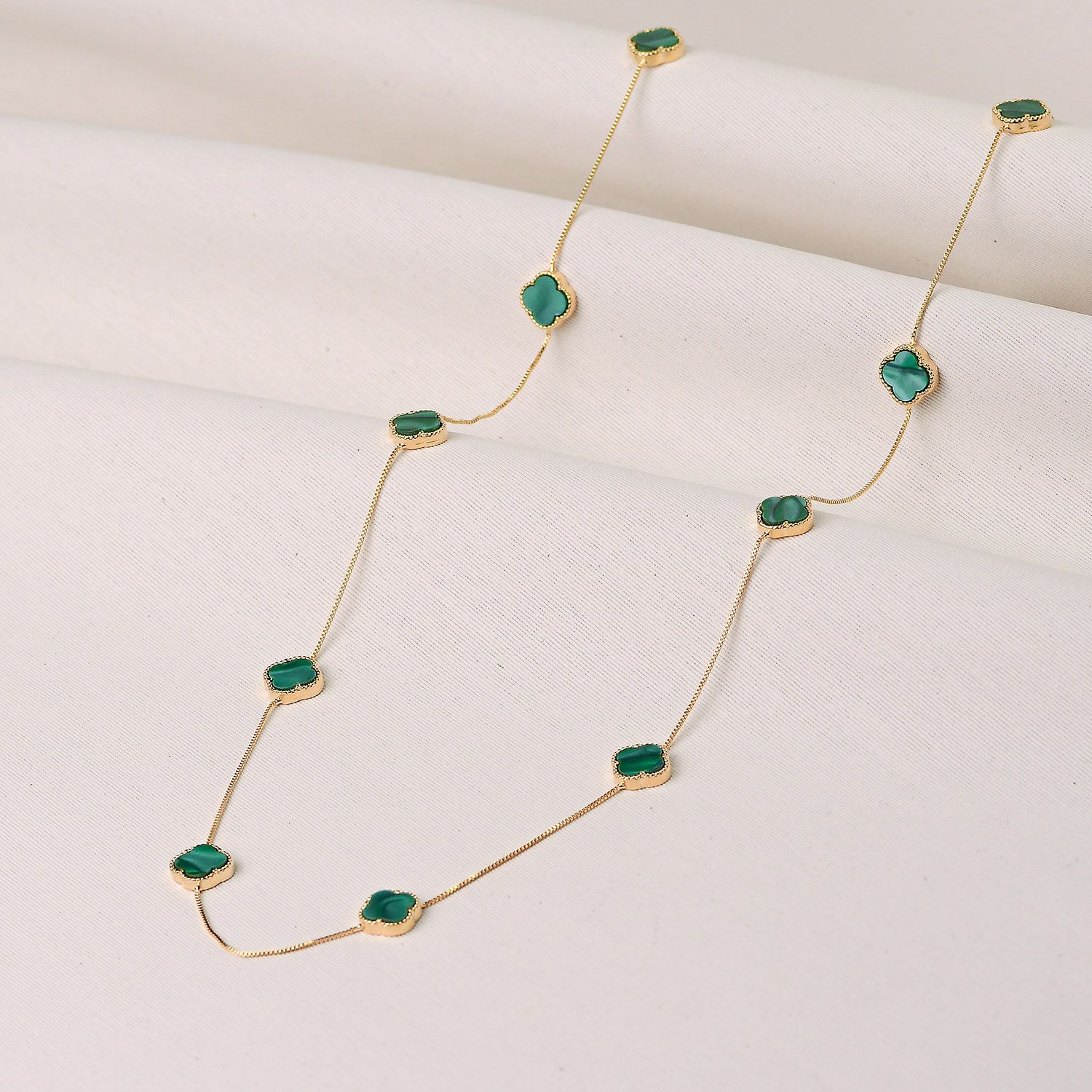 Colar Dourado com Trevos e Madrepérolas Verdes 80+10cm