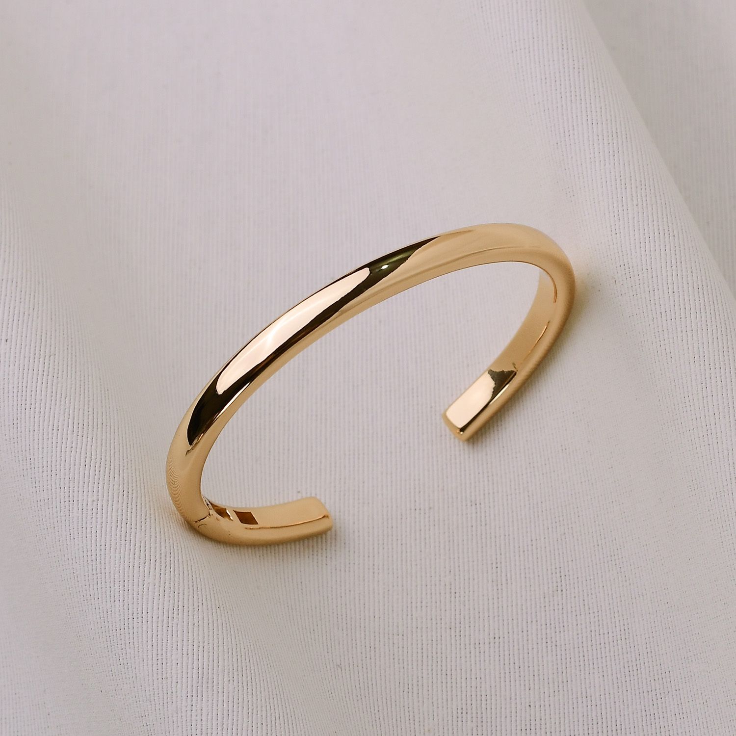 Pulseira Aberta em Metal Dourado