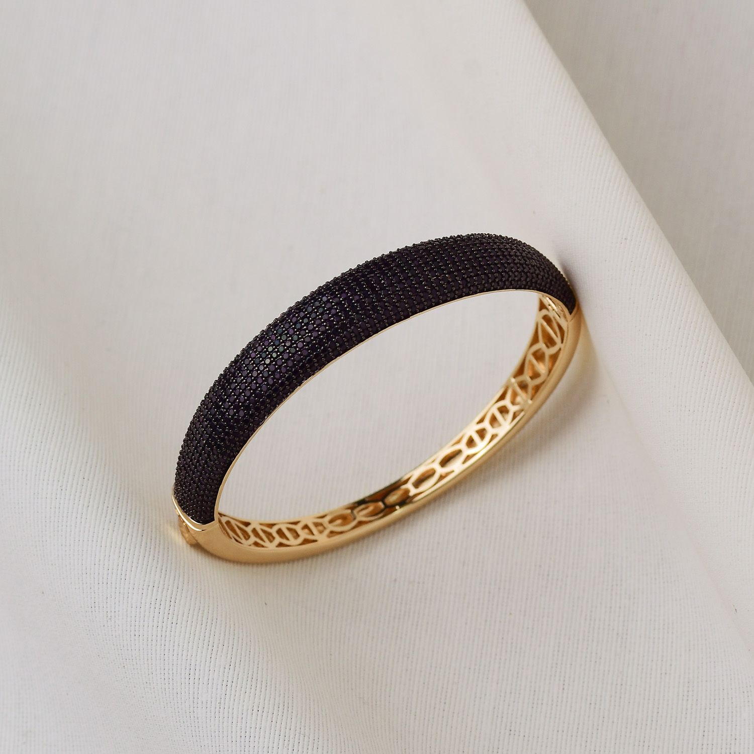 Pulseira Cravejado Preto Dourado 